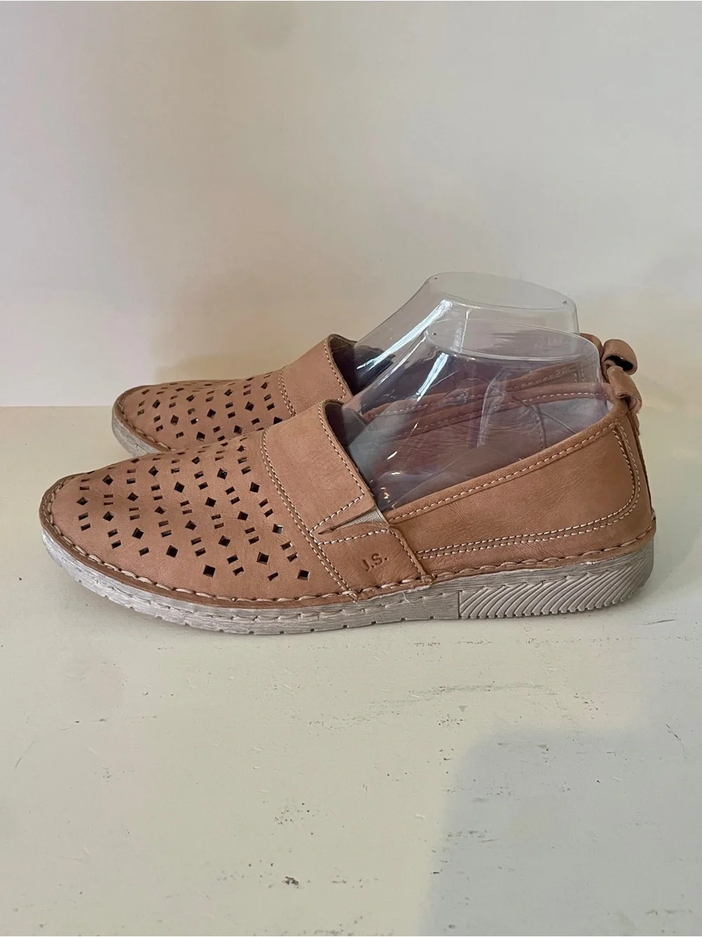 Josef Seibel Sofie Loafer 40 Creme Perforated Leather Slip On Laser Cut